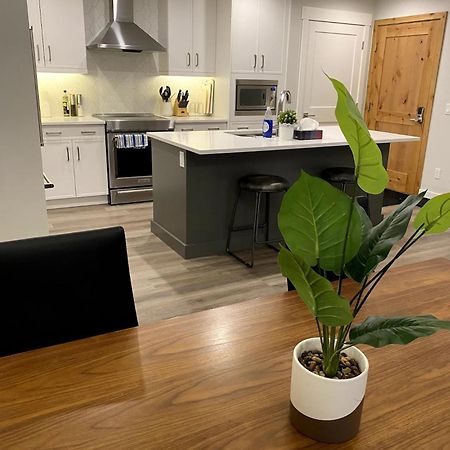 Luxury Unit In The Heart Of Канмор Экстерьер фото