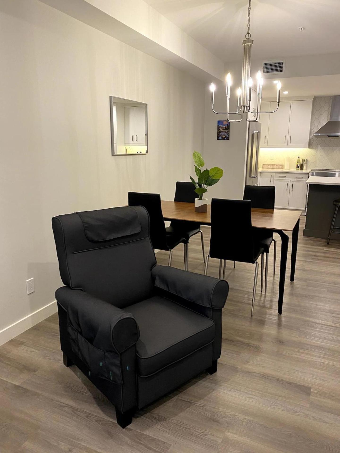 Luxury Unit In The Heart Of Канмор Экстерьер фото