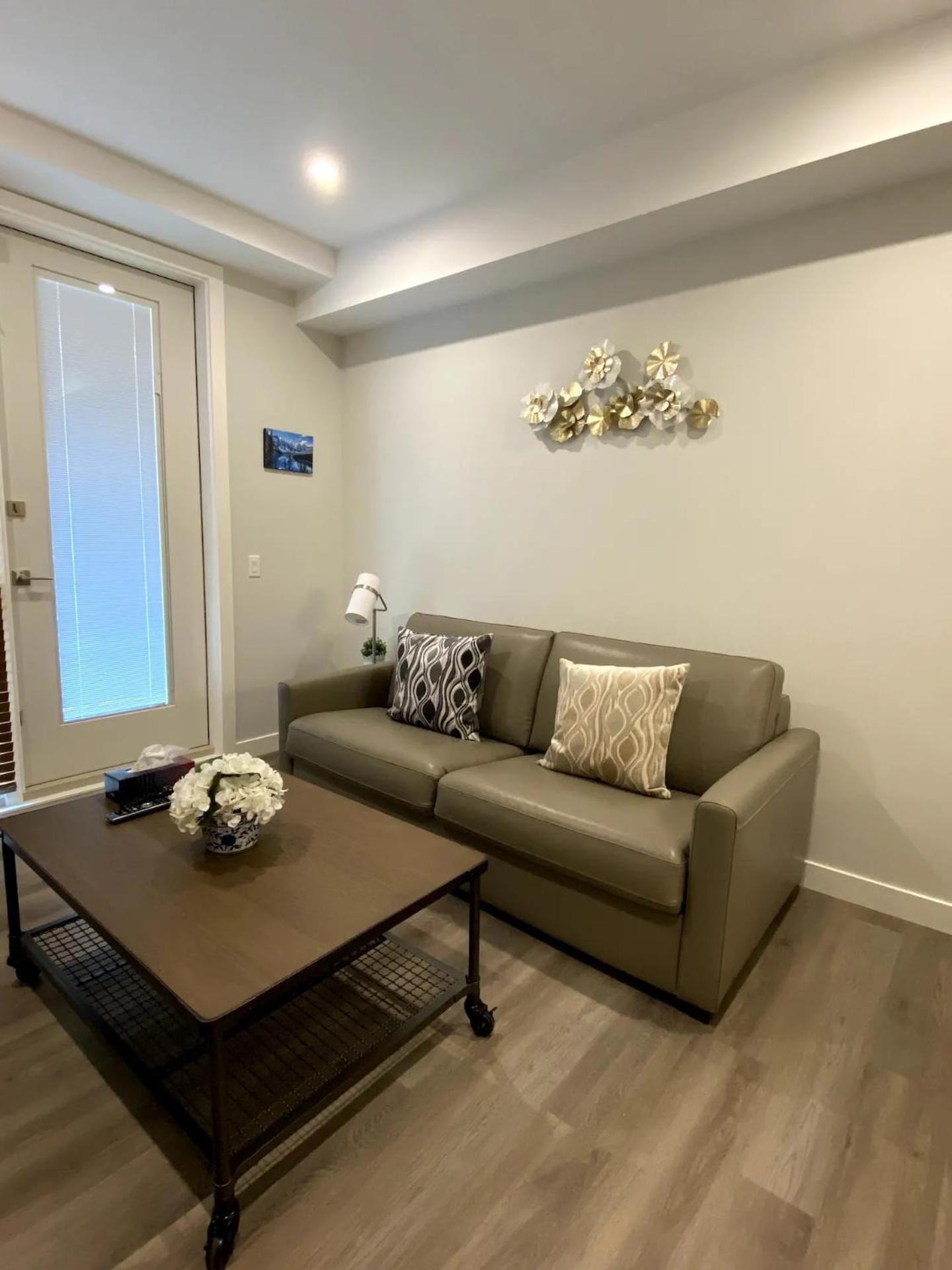 Luxury Unit In The Heart Of Канмор Экстерьер фото