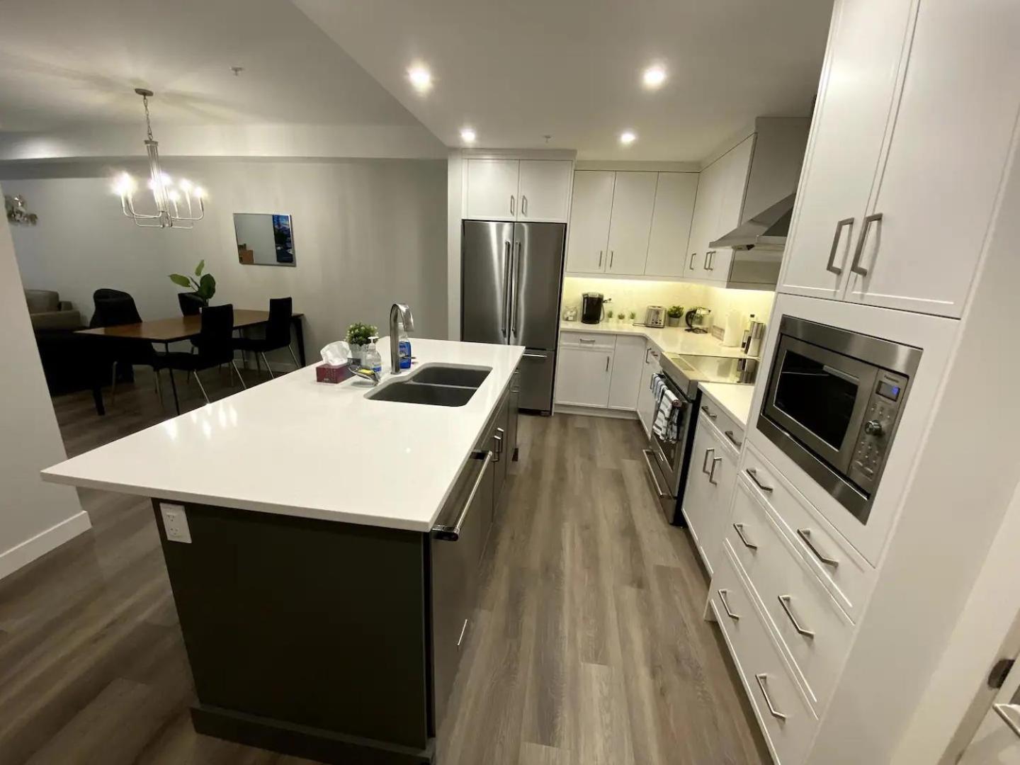 Luxury Unit In The Heart Of Канмор Экстерьер фото