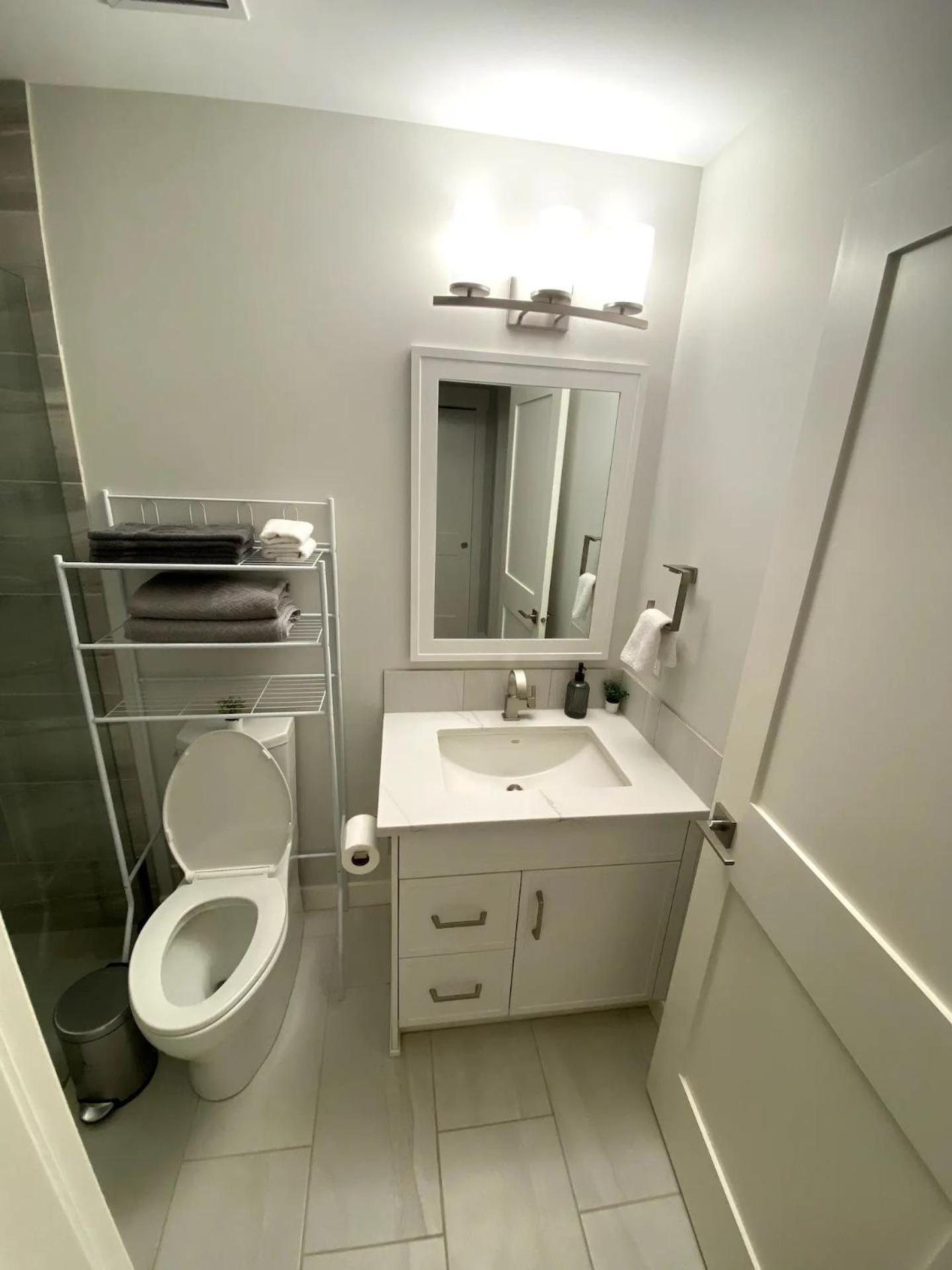Luxury Unit In The Heart Of Канмор Экстерьер фото